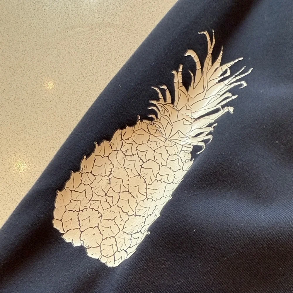 Lululemon Cropped Navy Leggings with Rare Pineapple Detail, EUC, Size 12